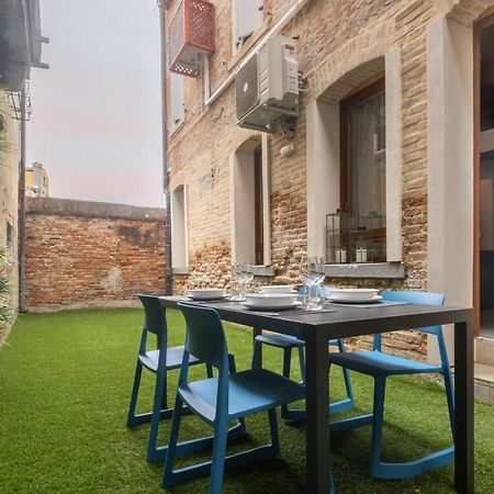 Castello Apartment With Garden R&R Venedig Exteriör bild