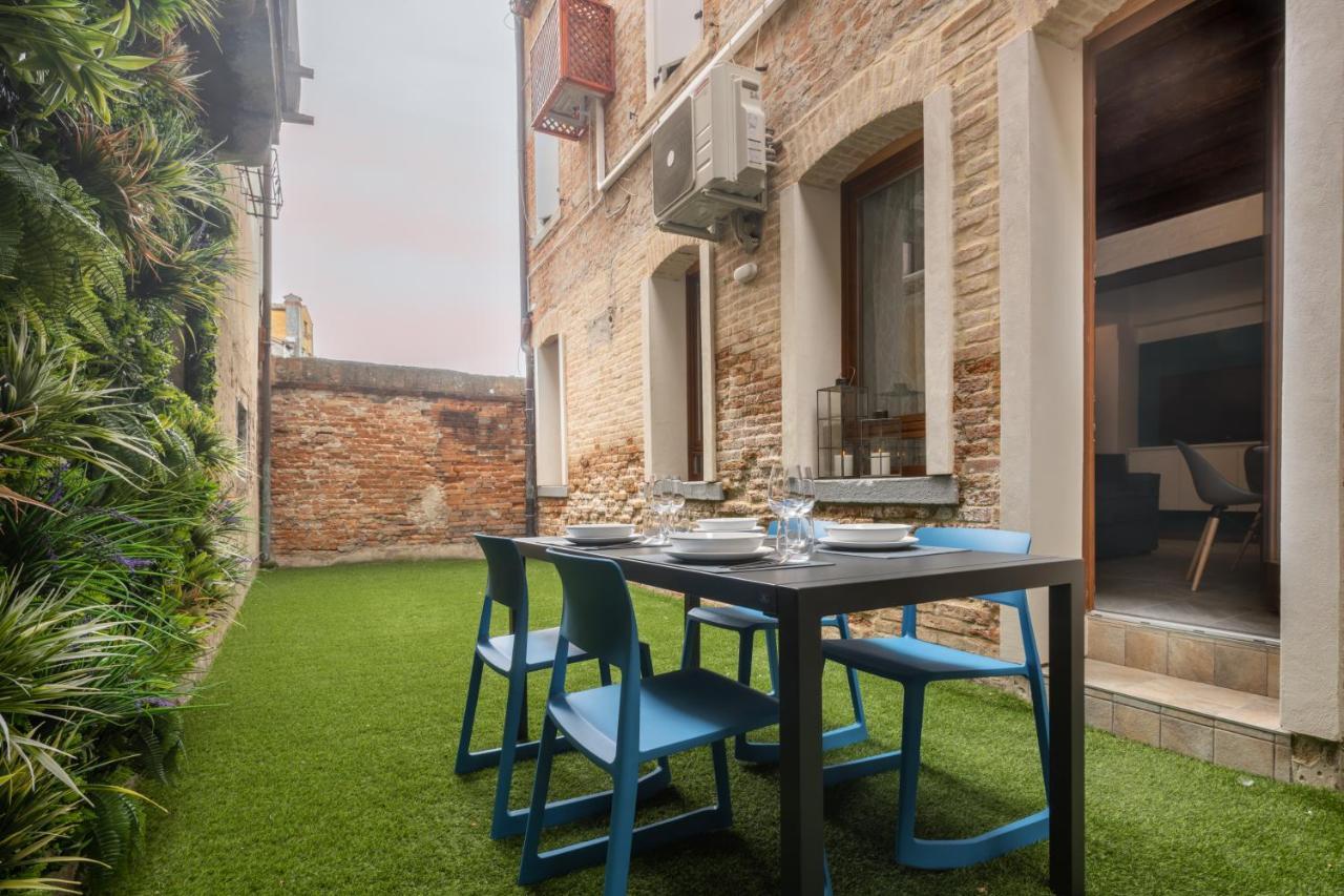 Castello Apartment With Garden R&R Venedig Exteriör bild