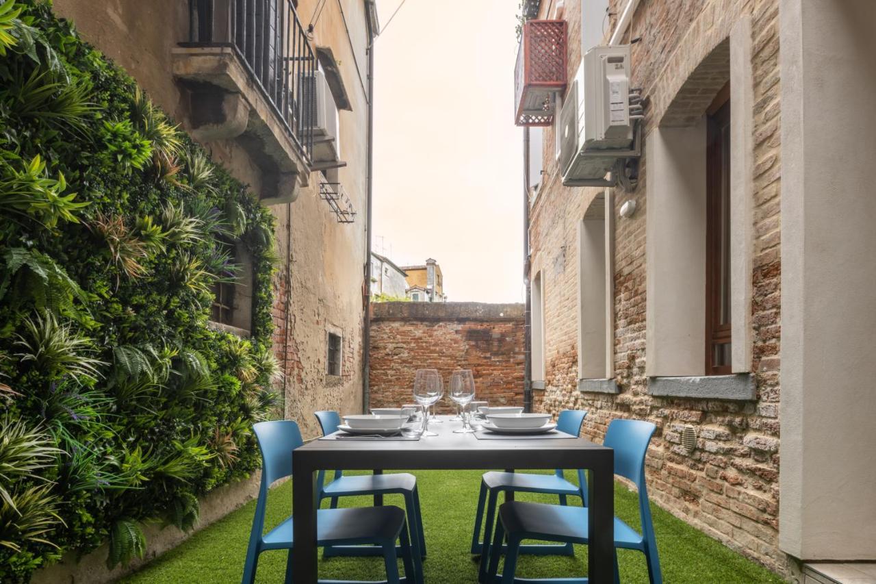 Castello Apartment With Garden R&R Venedig Exteriör bild