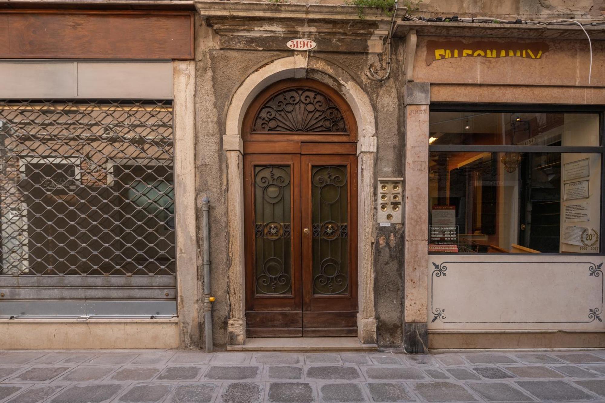 Castello Apartment With Garden R&R Venedig Exteriör bild