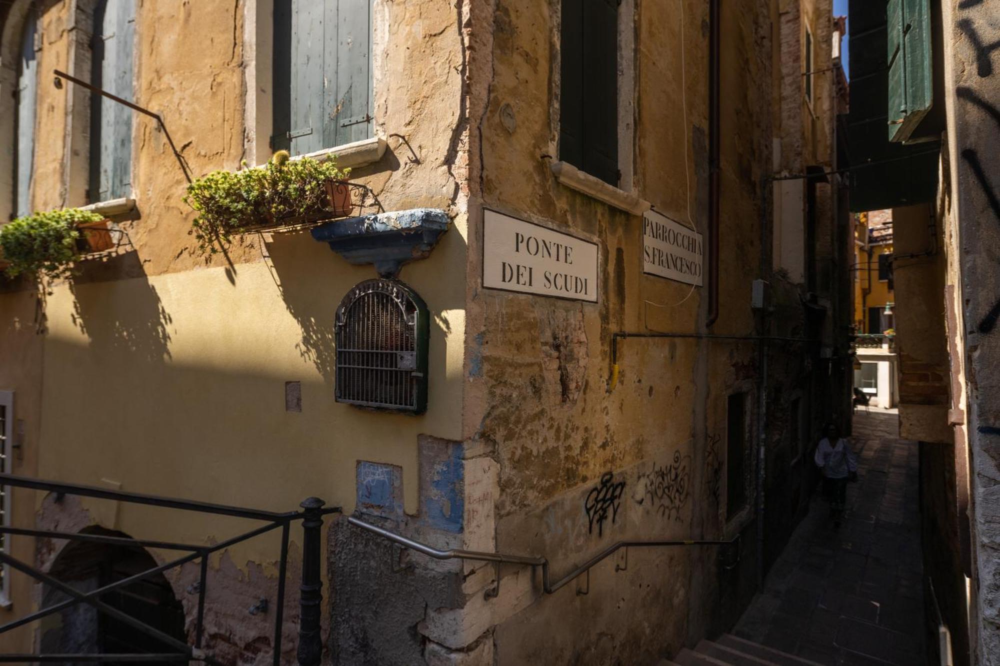 Castello Apartment With Garden R&R Venedig Exteriör bild