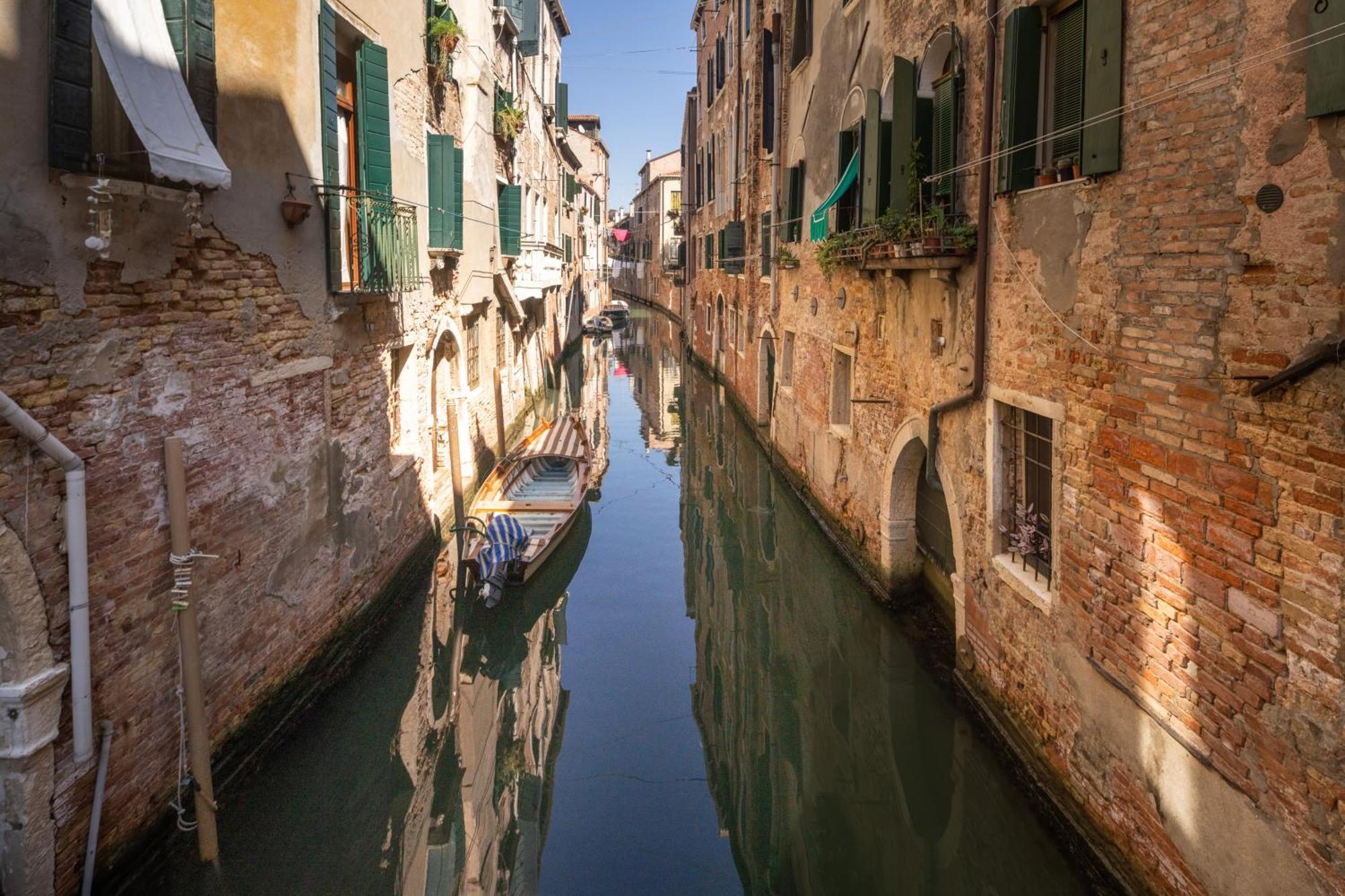 Castello Apartment With Garden R&R Venedig Exteriör bild